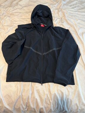 Nike Men's Black Hooded Windbreaker Jacket with Chevron Detail